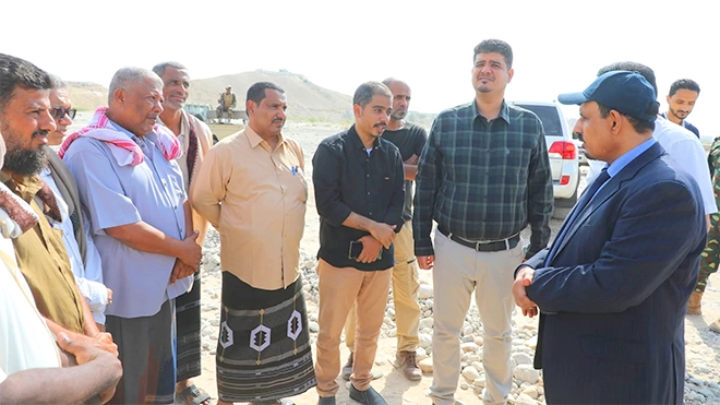 ​محافظ حضرموت يوجه بحفر 3 آبار جديدة في حقل الشروج بمنطقة فوة القديمة